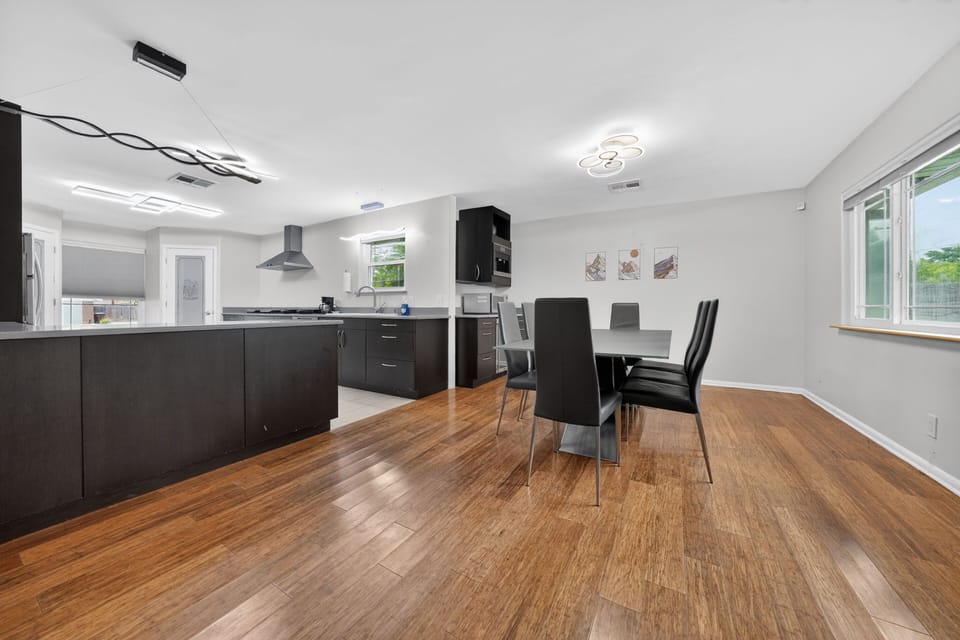 House, 5 Bedrooms | Dining
