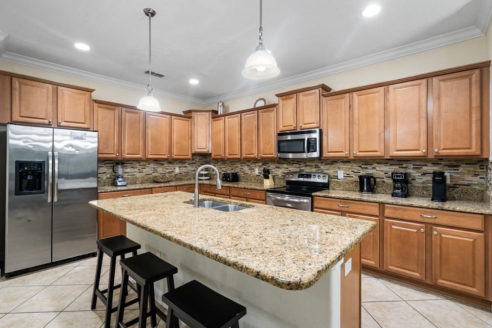 House, 6 Bedrooms | Private kitchen | Coffee/tea maker, fridge, oven, toaster