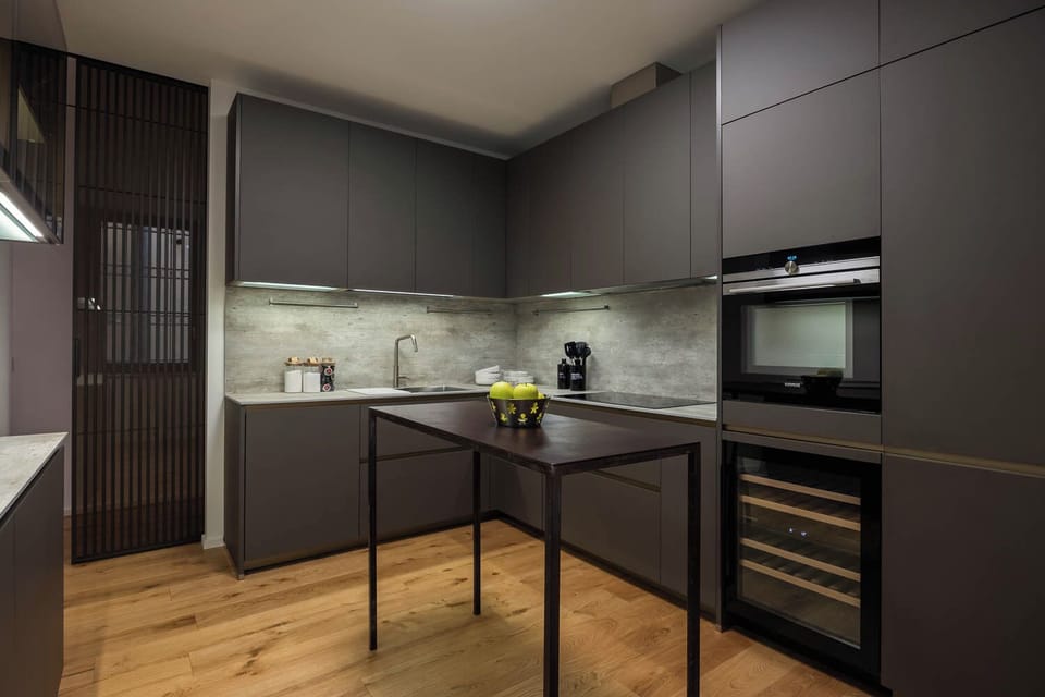 Espresso maker, coffee/tea maker, fridge, dishwasher