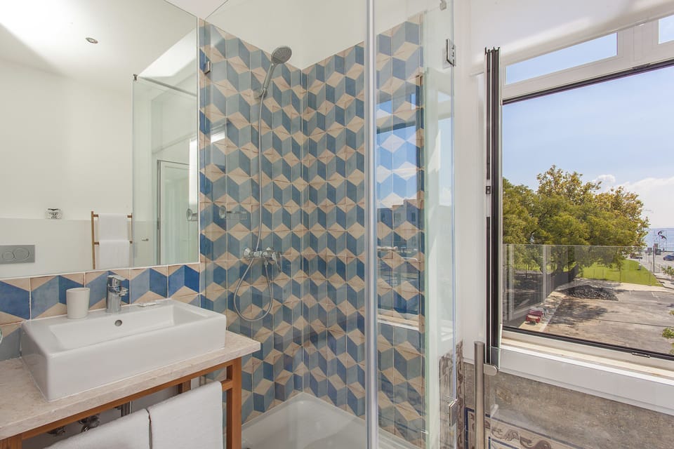 Double Room, River View | Bathroom | Combined shower/tub, free toiletries, hair dryer, towels
