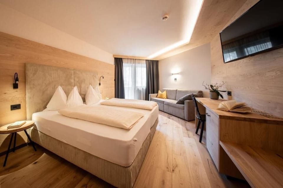 In-room safe, desk, blackout drapes, soundproofing