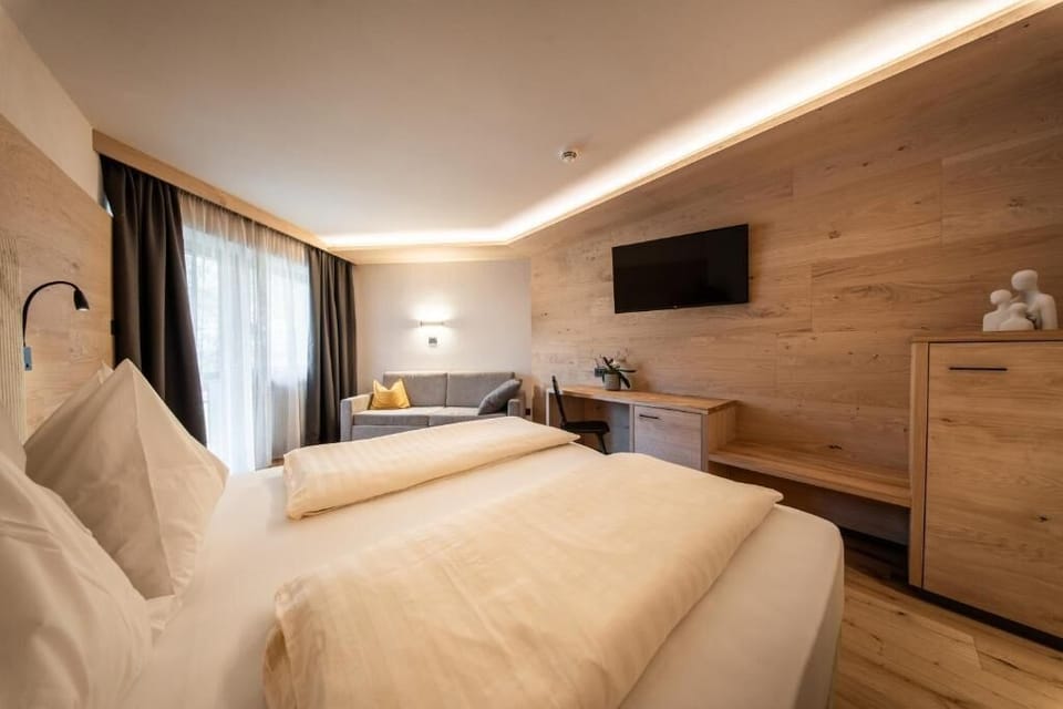 In-room safe, desk, blackout drapes, soundproofing