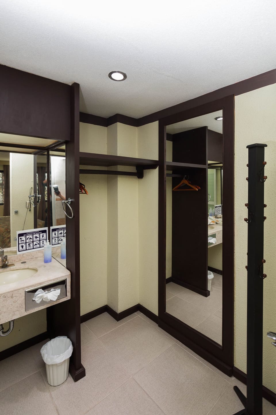 Room, 1 King Bed | Desk, iron/ironing board (on request), WiFi (free)