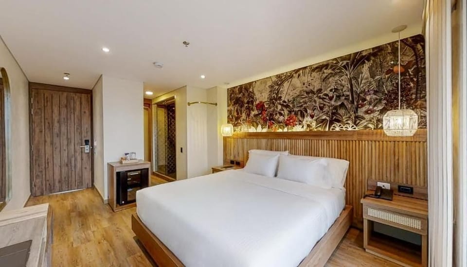 Double Room, Balcony, City View | In-room safe, iron/ironing board (on request), WiFi (free)