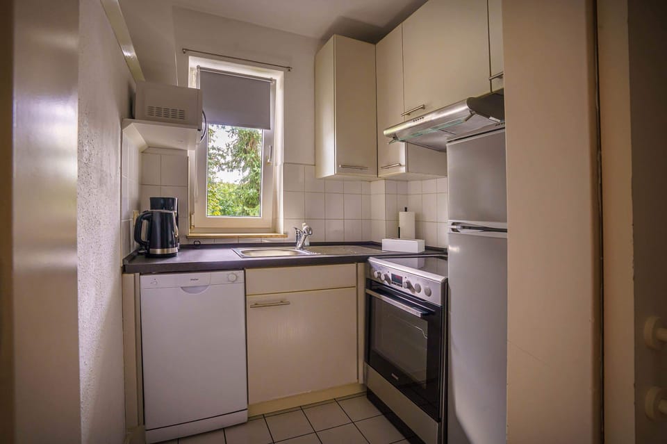 Apartment, 2 Bedrooms, Balcony, City View | Private kitchen | Espresso maker, electric kettle