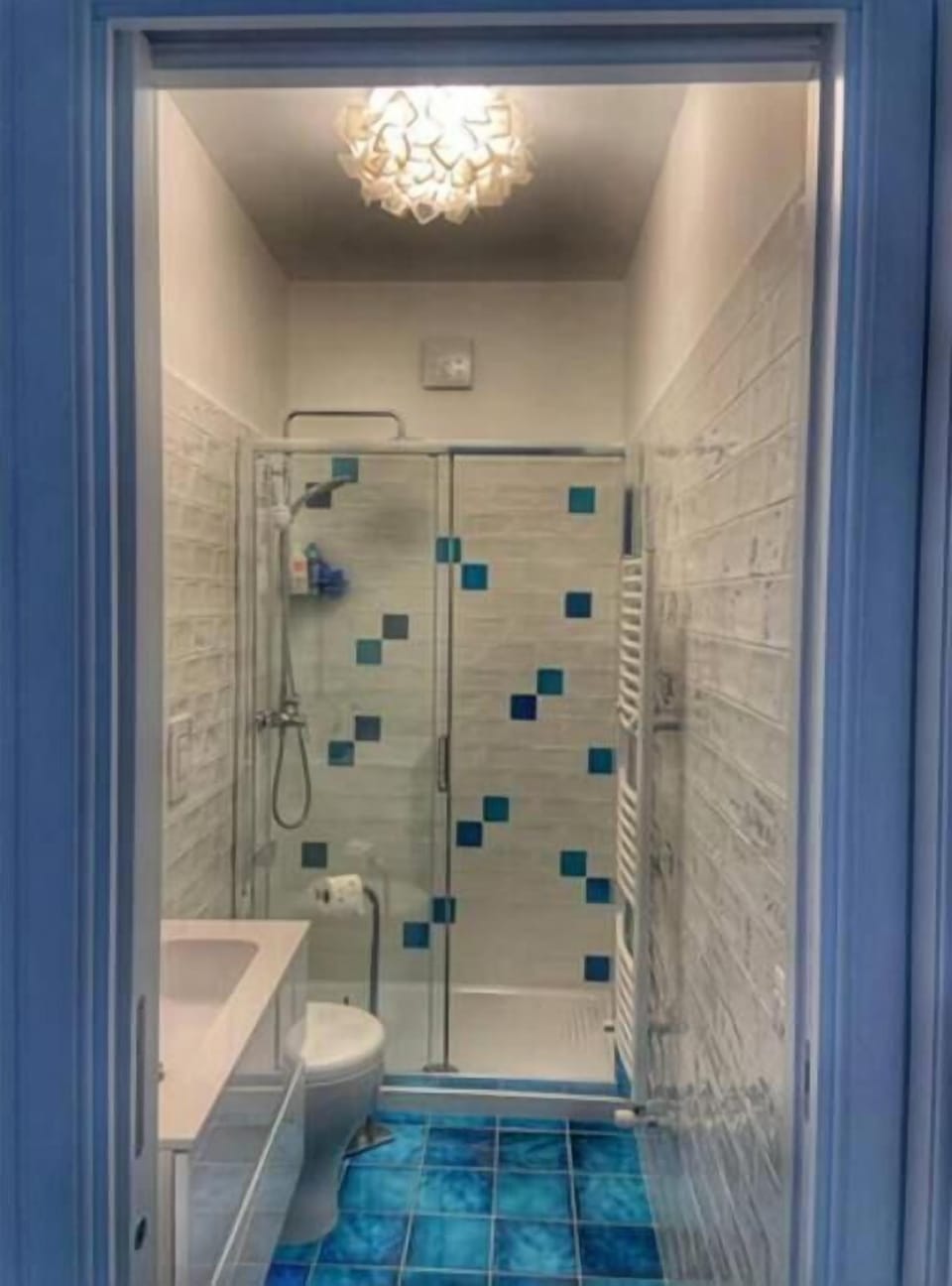 Apartment, Sea View | Bathroom | Shower, free toiletries, hair dryer, bathrobes