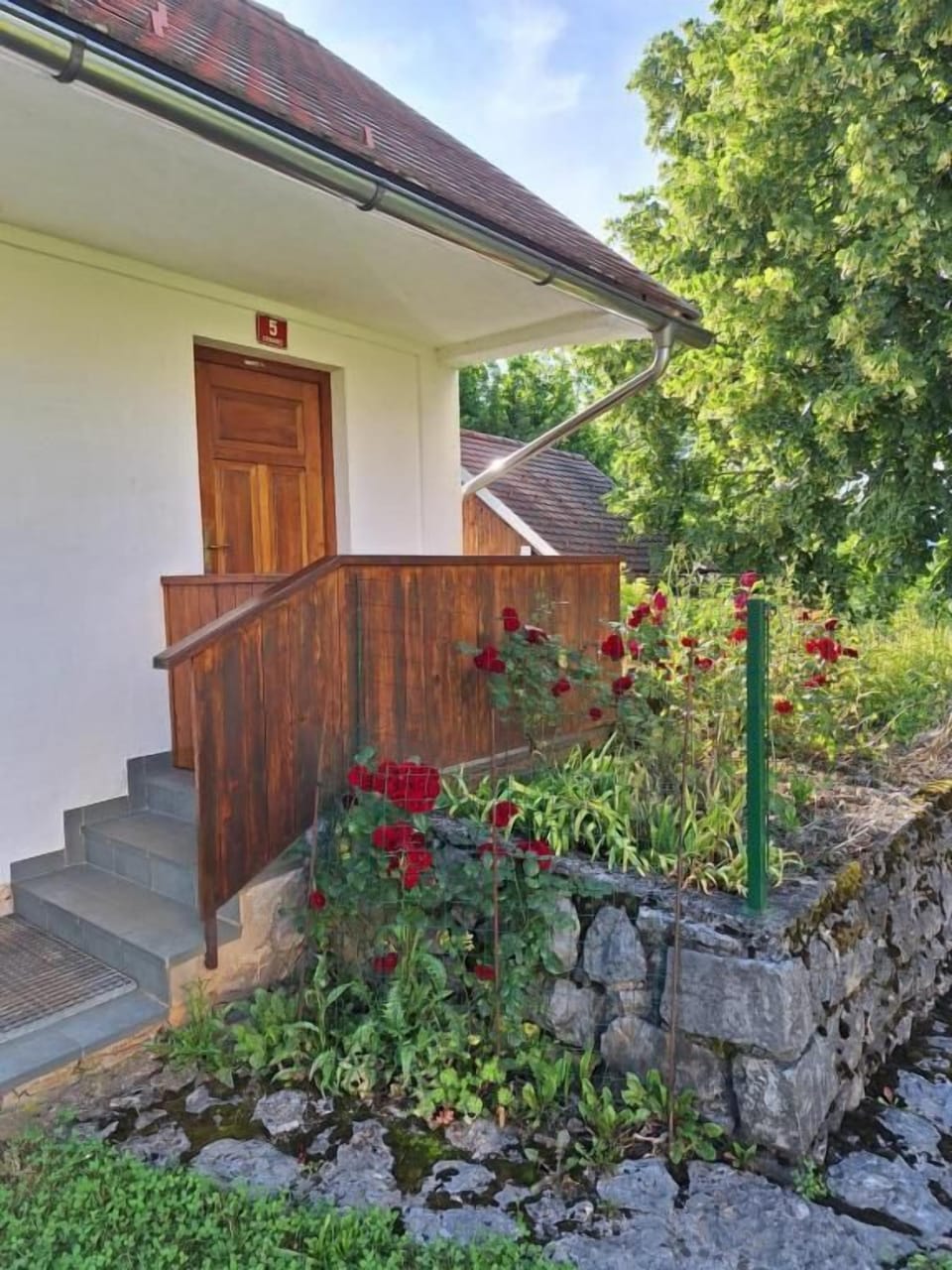 House, Garden View | Exterior detail