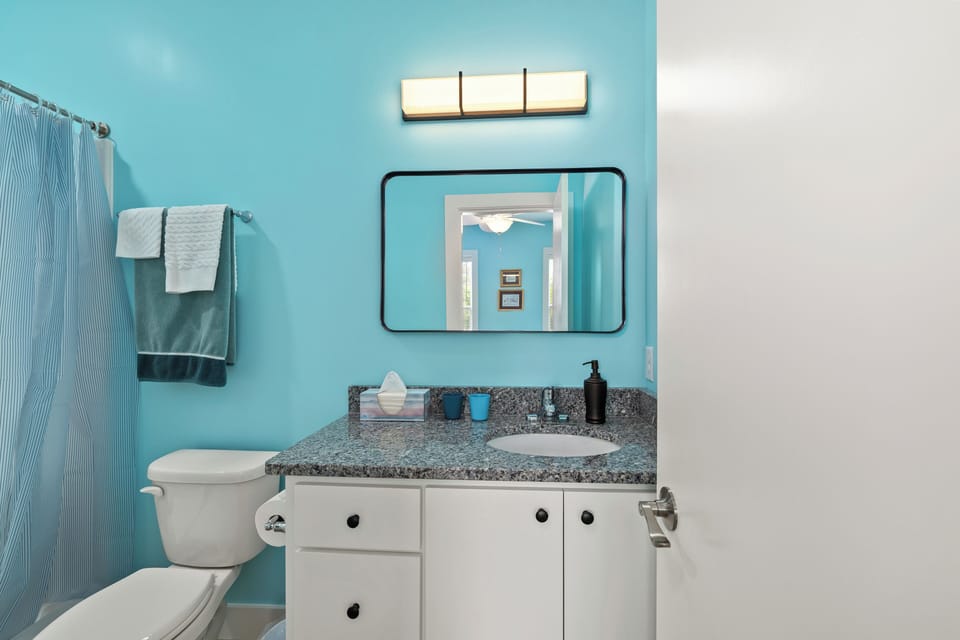 Comfort Double or Twin Room, Golf View | Bathroom | Shower, towels, soap, shampoo