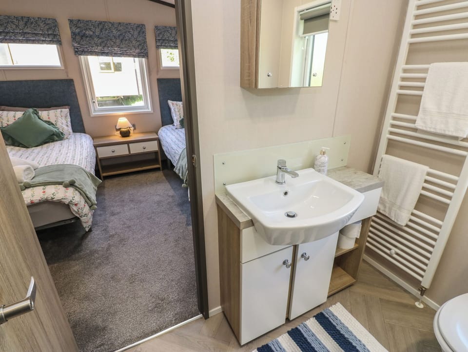 52 Parkview, Badger's Retreat Cottage in England