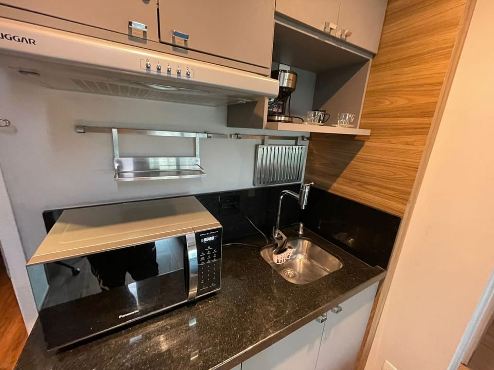 Deluxe Apartment, Balcony, City View | Private kitchen