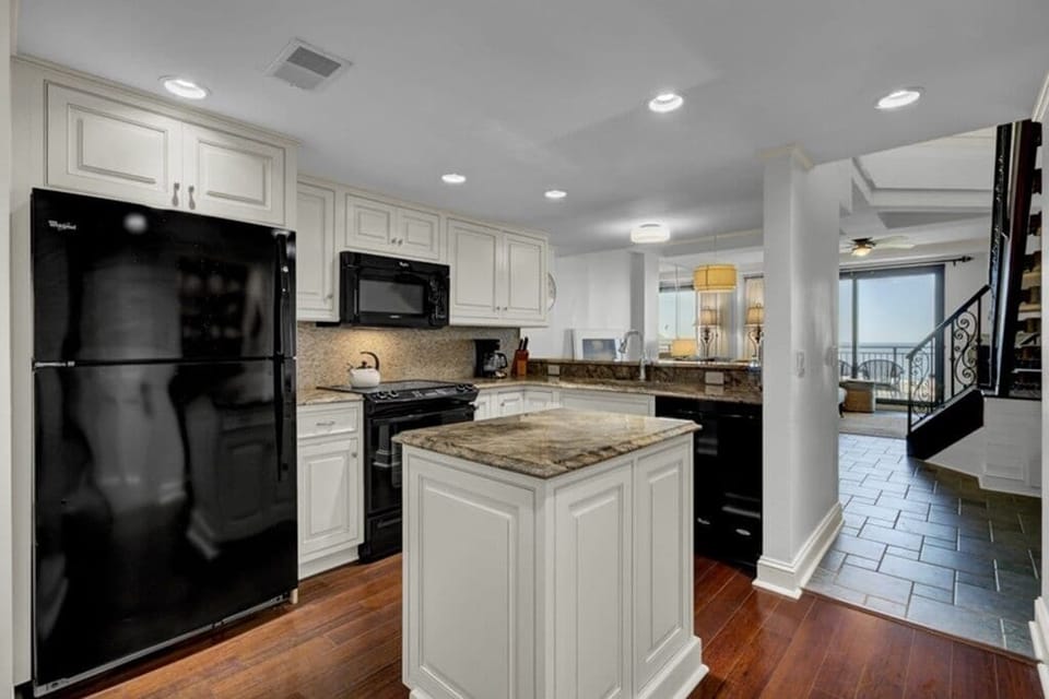 Condo (Shipwatch 408A) | Private kitchen