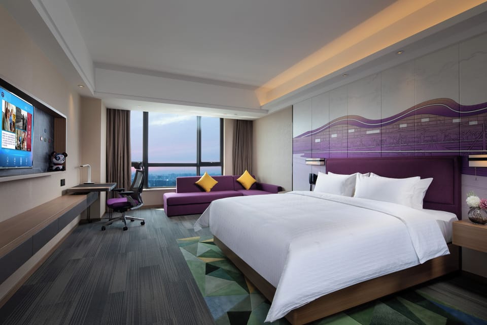 Business Single Room, City View | Desk, laptop workspace, blackout drapes, soundproofing
