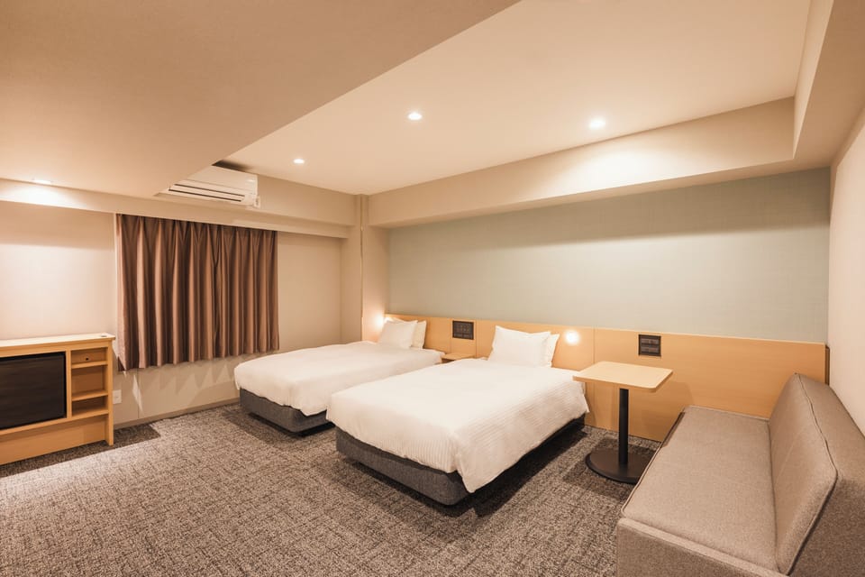 Universal Twin Room, Non Smoking | Desk, free WiFi