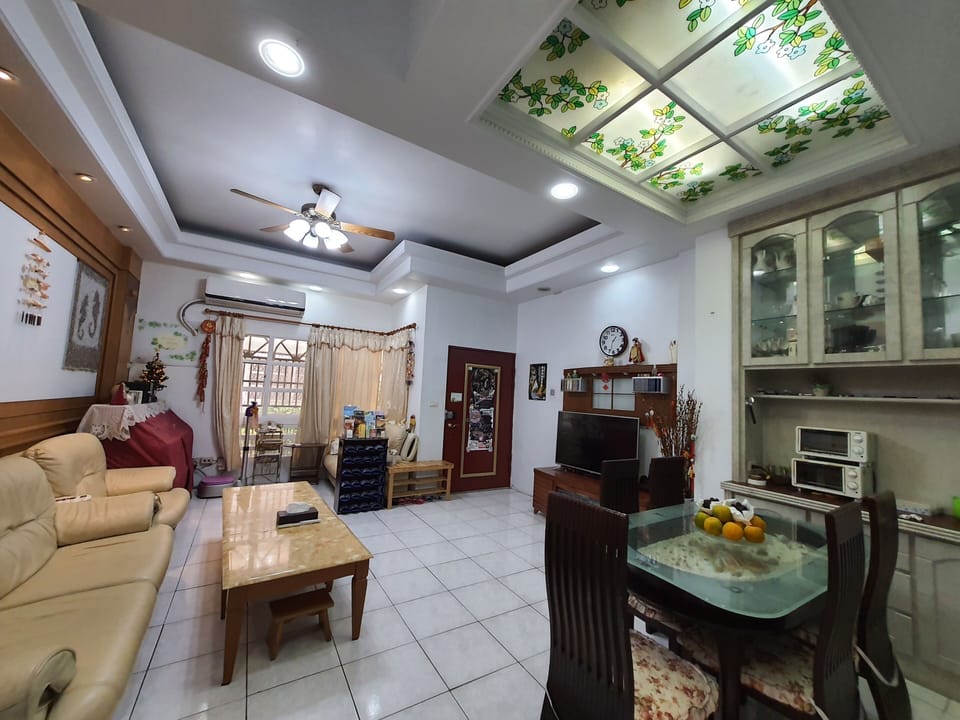 Family Villa (Holiday Home, 5 Rooms) | Living area | 32-inch flat-screen TV with cable channels, TV