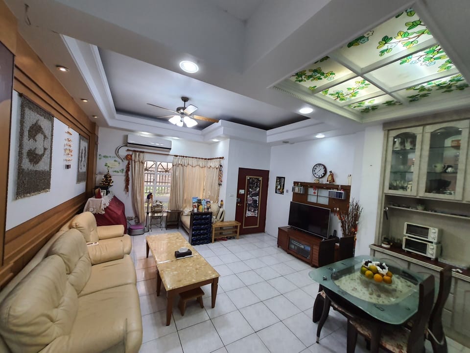 Family Villa (Holiday Home, 5 Rooms) | Living area | 32-inch flat-screen TV with cable channels, TV