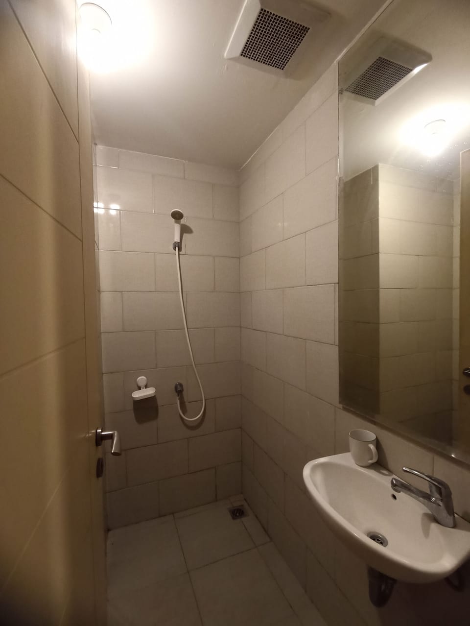 Business Double Room | Bathroom | Shower, hair dryer, towels