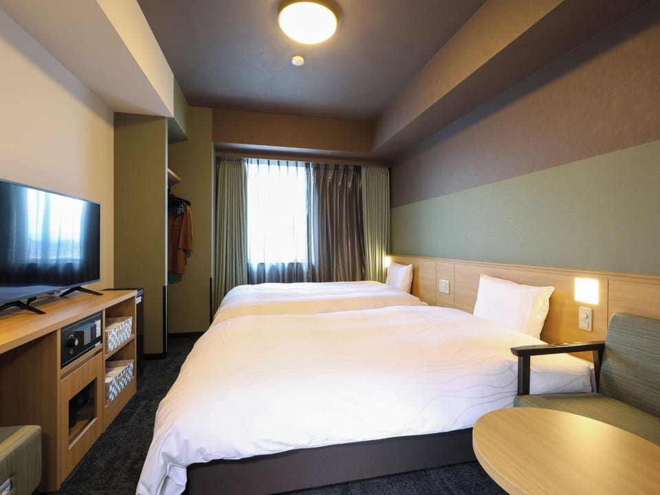In-room safe, WiFi (free), bed sheets