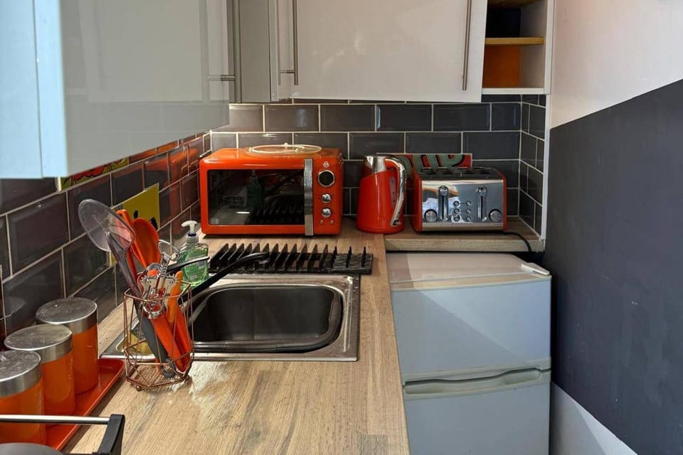 Fridge, microwave, stovetop, electric kettle