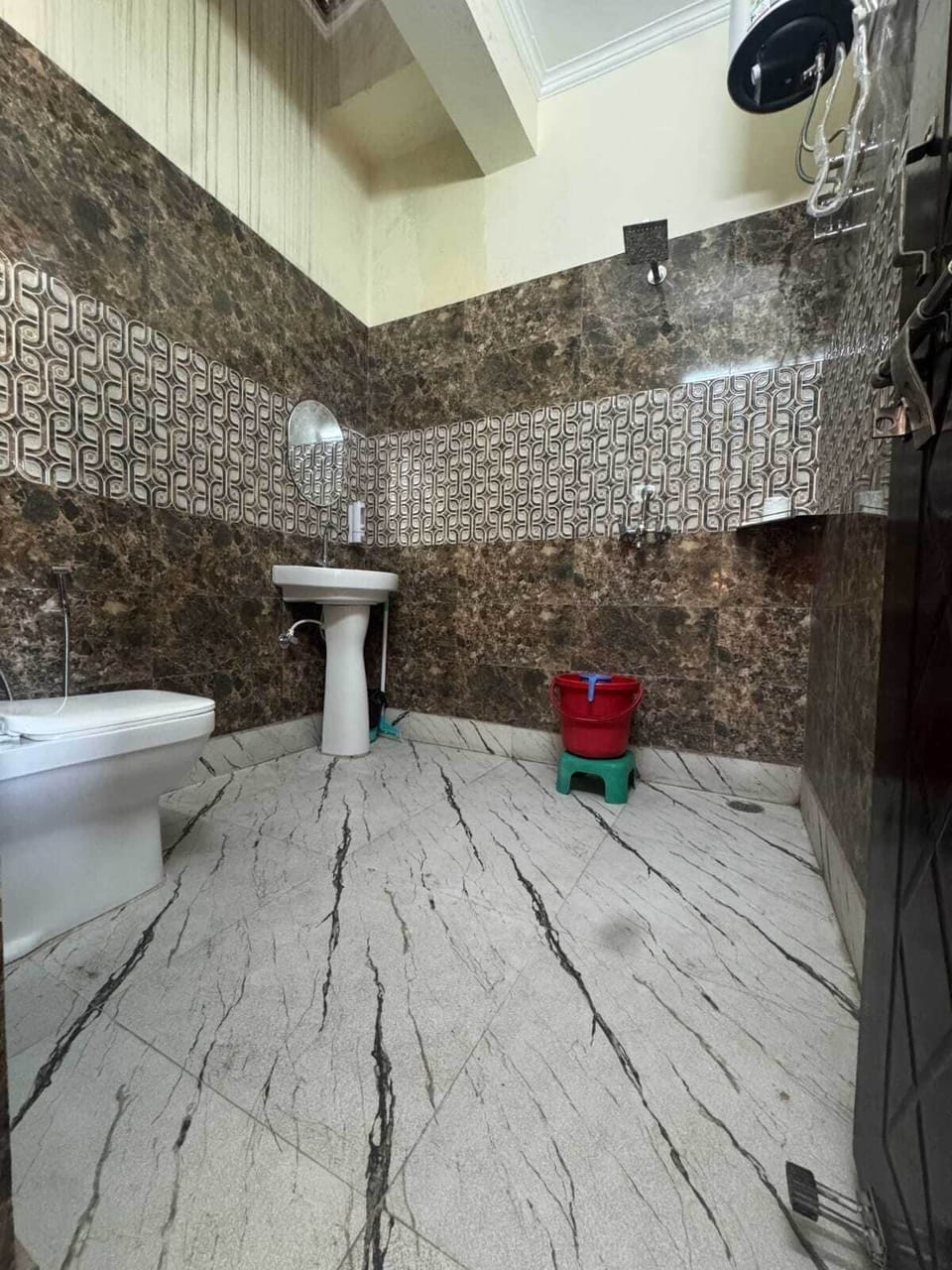 Shower, towels, soap, shampoo