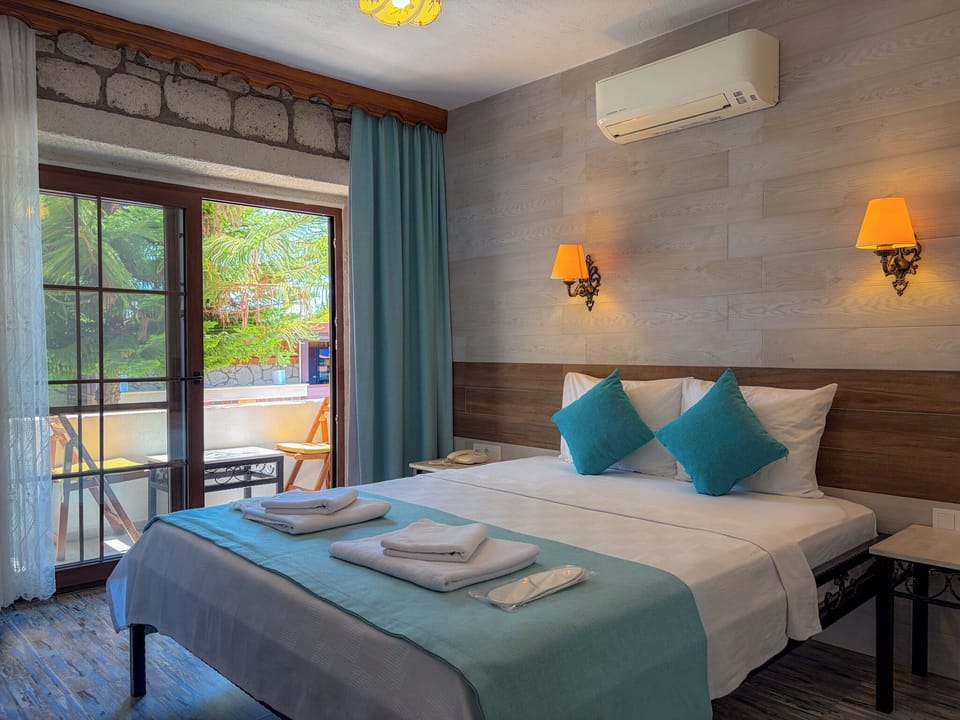 Double Room, Pool View | Desk, WiFi (free), bed sheets