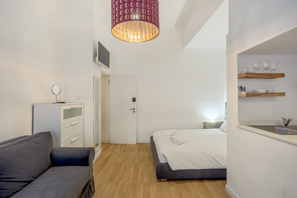 1 bedroom, bed sheets