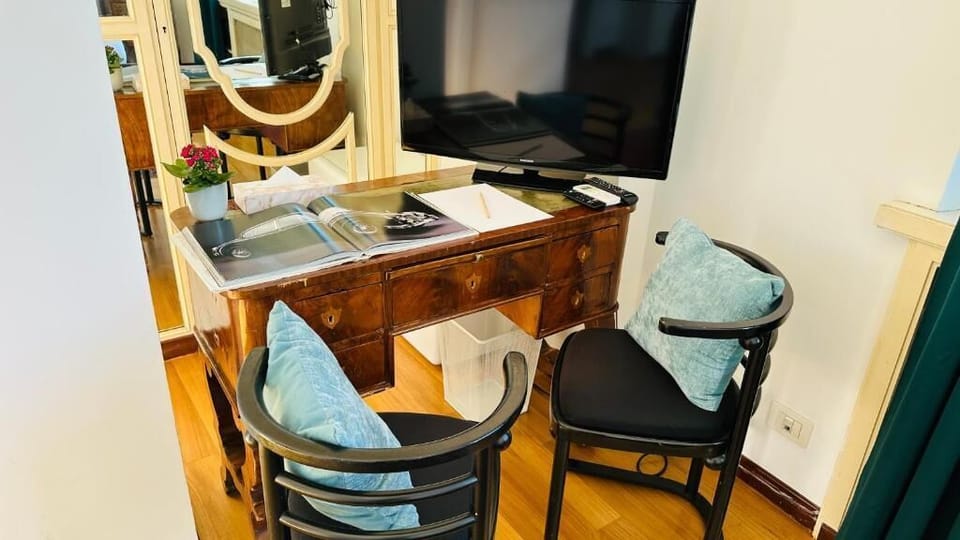 Junior Suite, Balcony, City View | Minibar, in-room safe, iron/ironing board, WiFi (free)