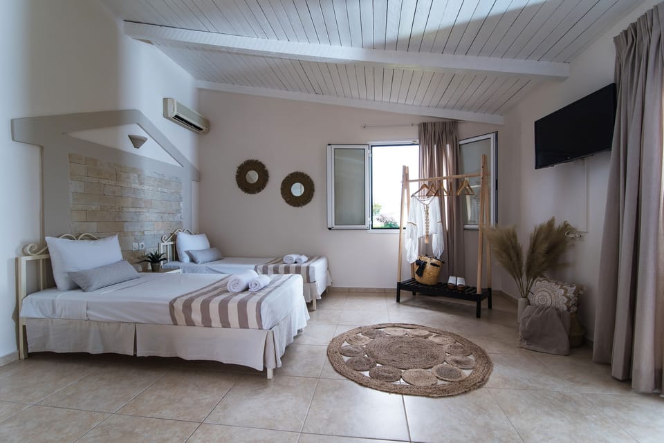 Standard Twin (Double) Studio with Garden View | In-room safe, free cribs/infant beds, free WiFi, bed sheets