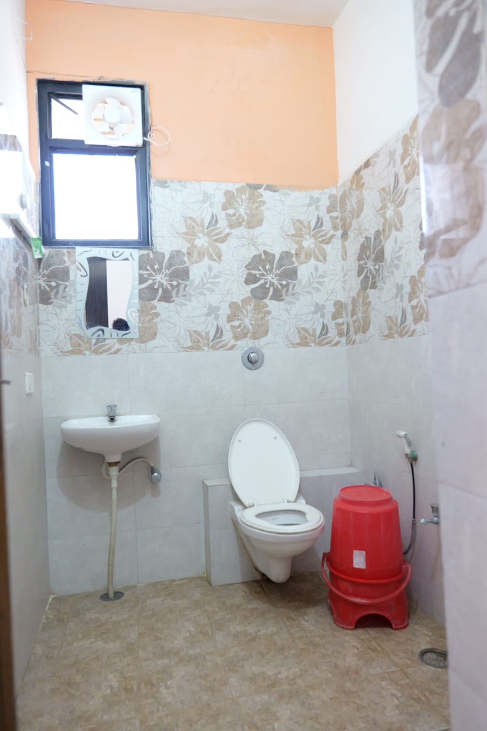 Double Room | Bathroom | Shower, towels, soap, shampoo