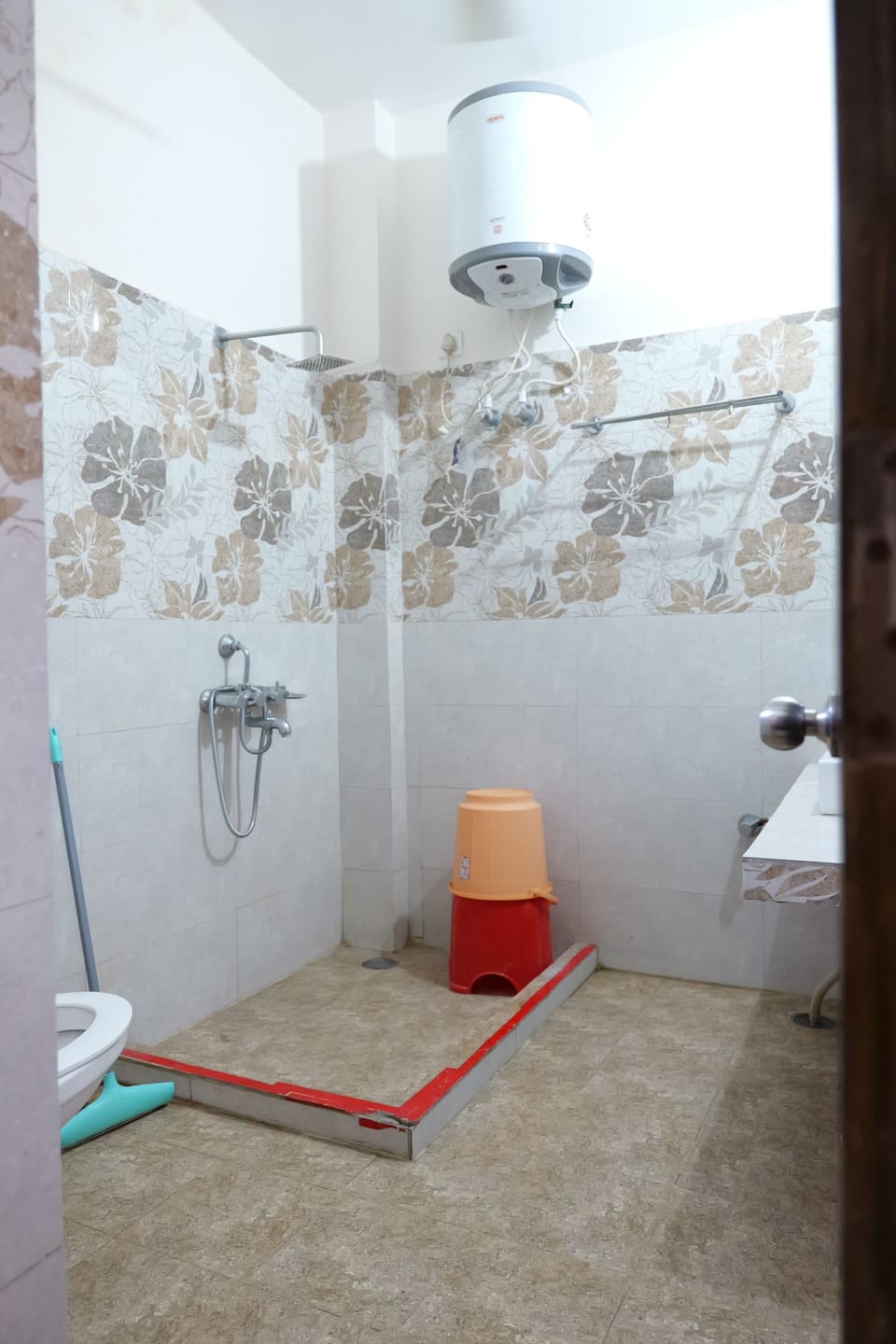 Shower, towels, soap, shampoo