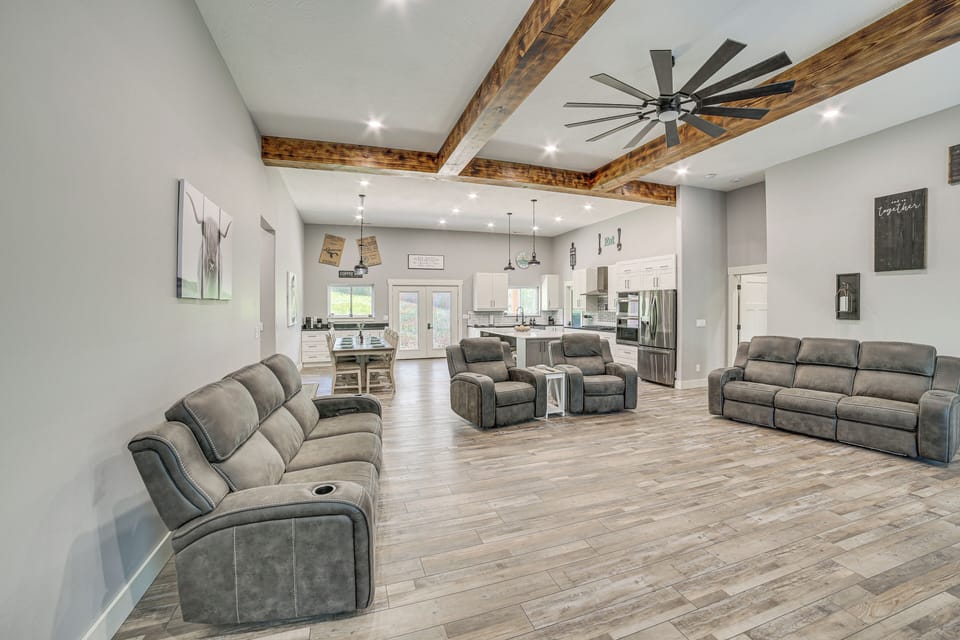 House (5 Bedrooms) | Interior