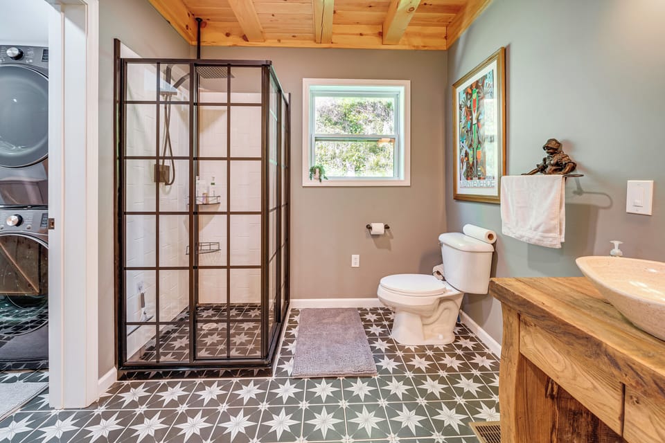 'the Appalachian Hideaway' w/ Hiking Trails & Deck Cottage in West Virginia