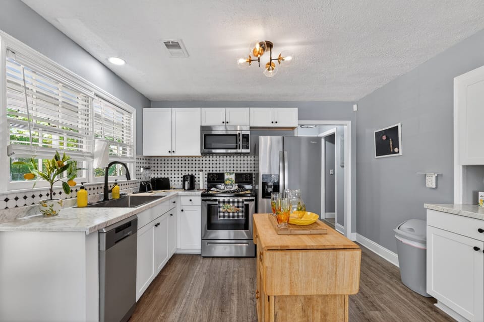 House, 2 Bedrooms | Private kitchen | Fridge, oven, coffee/tea maker, toaster