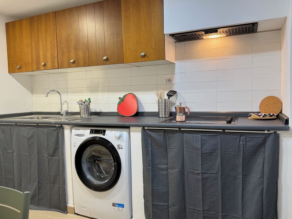 Deluxe Condo, City View | Private kitchen | Electric kettle