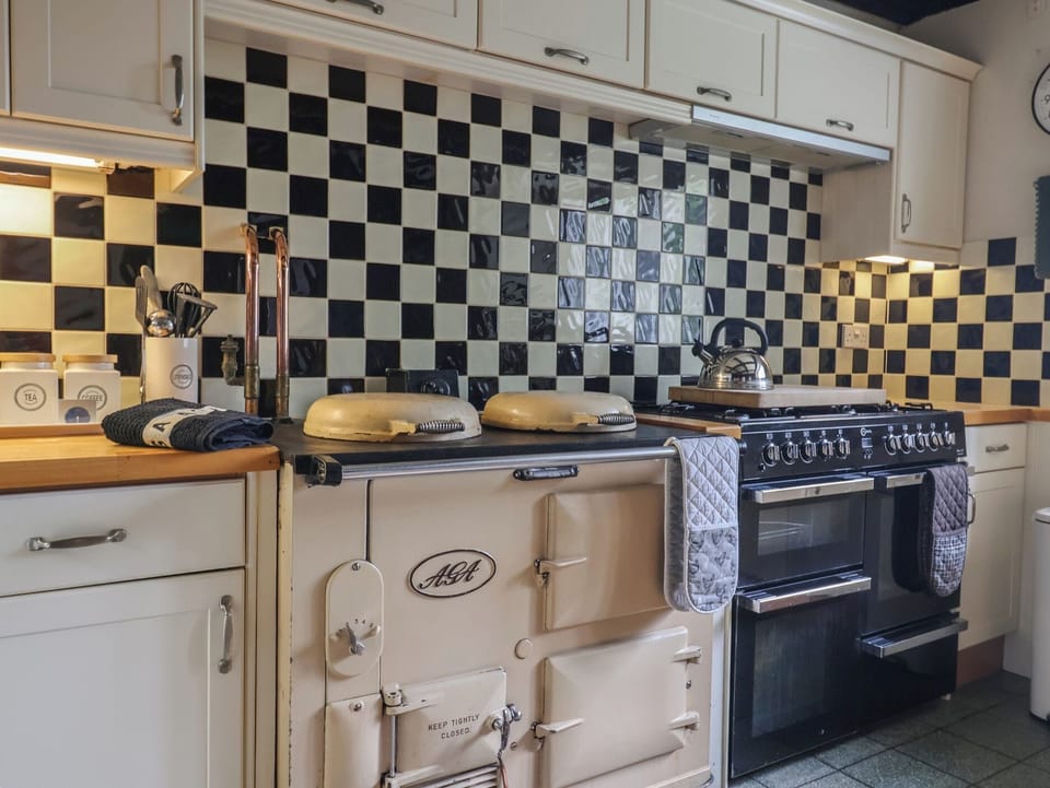 Dishwasher, cookware/dishes/utensils