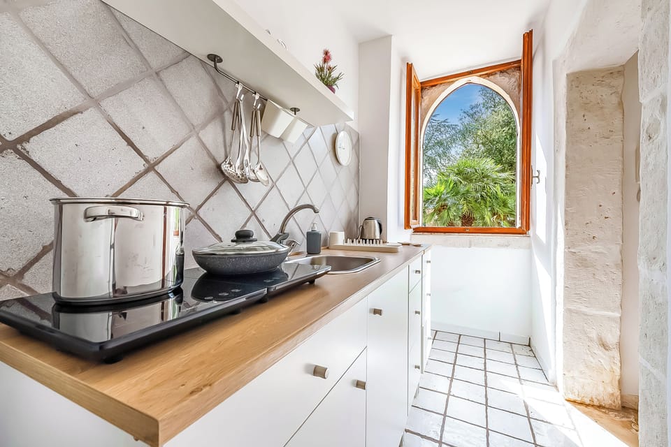 Family Villa, 3 Bedrooms, Fireplace (Casolare Di Puglia with private Pool) | Private kitchen