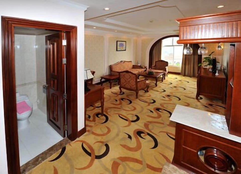 Minibar, in-room safe, desk, soundproofing