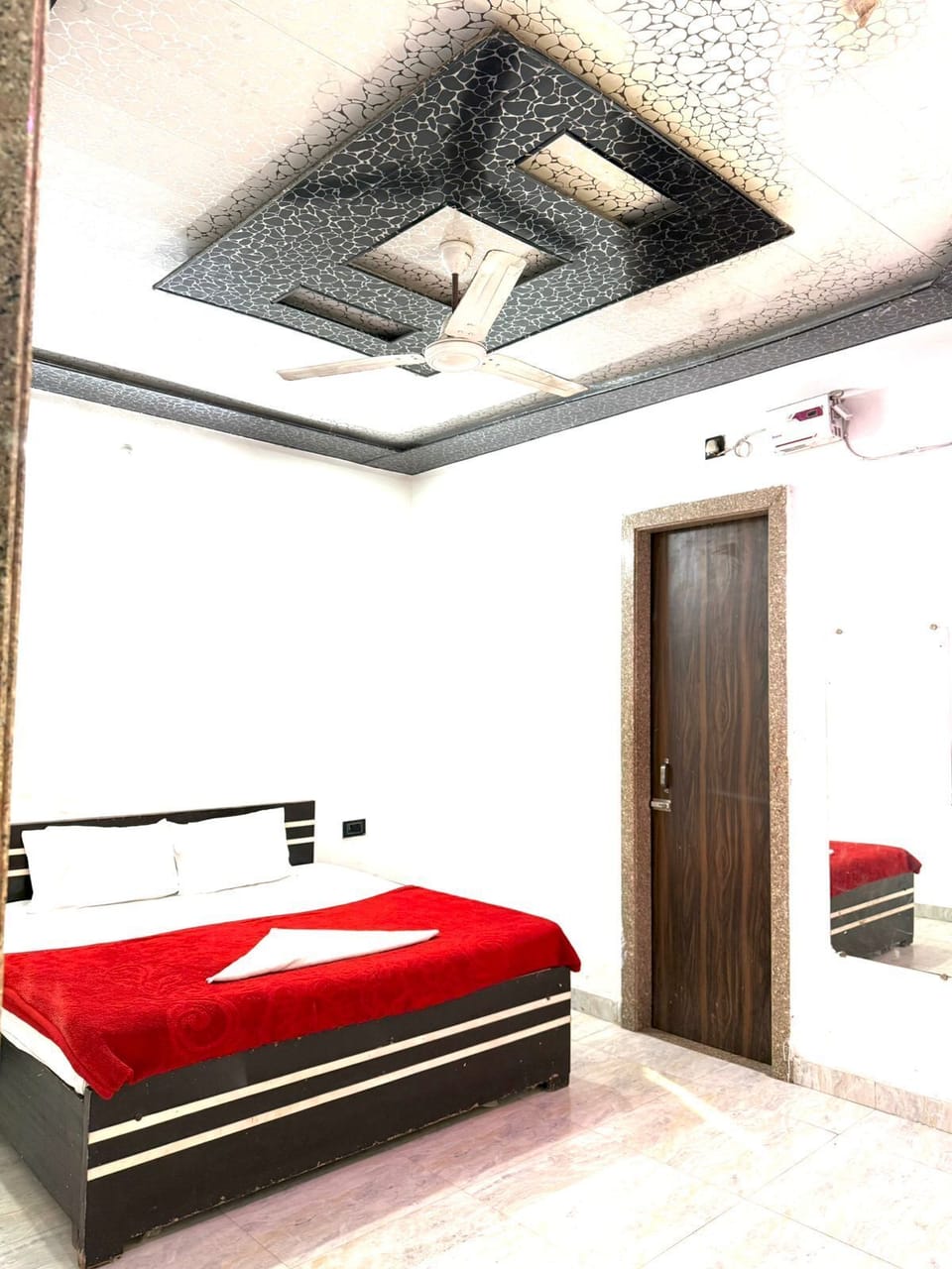 Deluxe Room | Desk, free WiFi