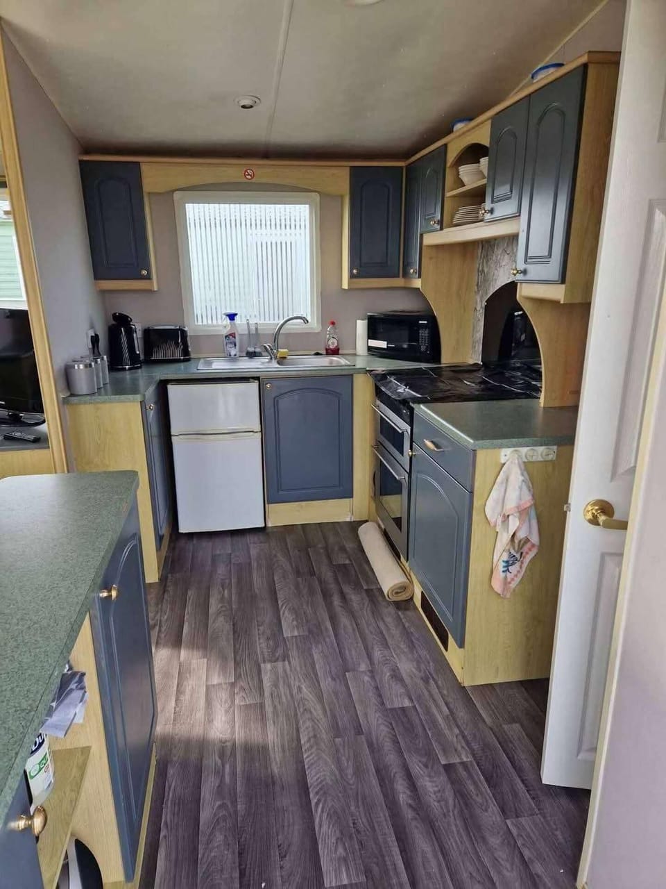 Fridge, microwave, oven