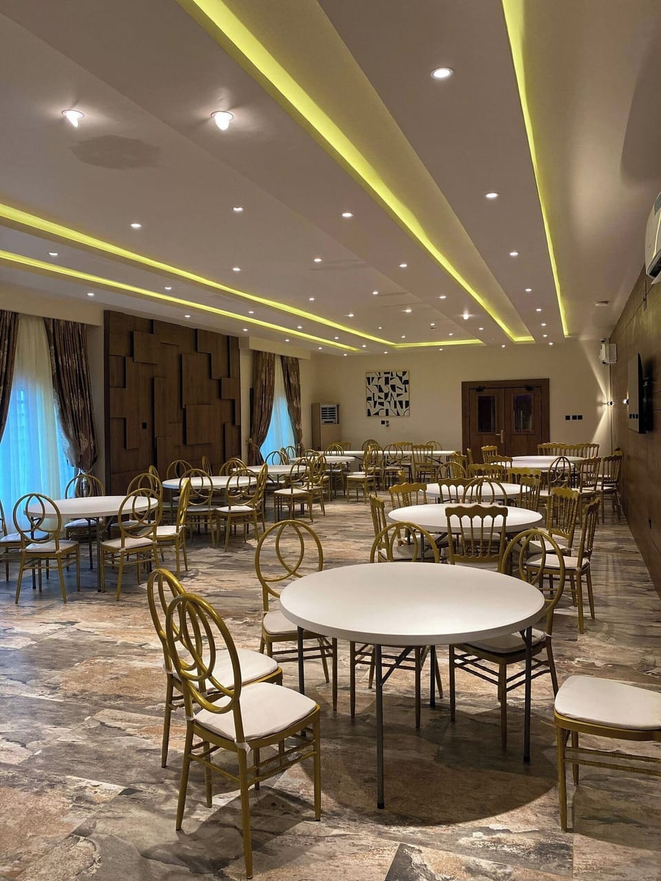Junior Apartment, Balcony, City View | Dining