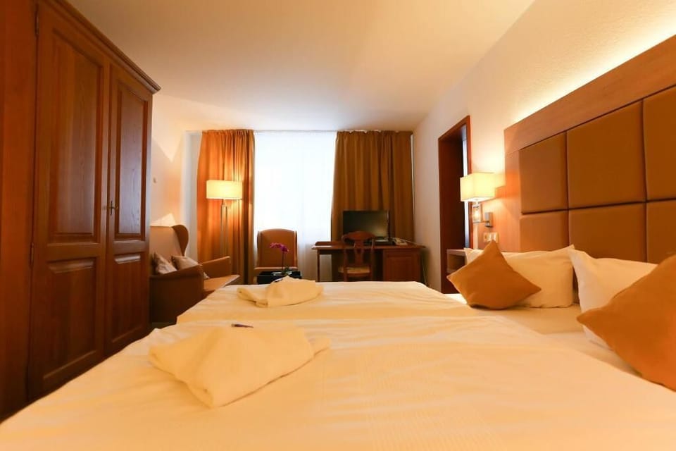 Deluxe Room, Garden View | In-room safe, soundproofing, WiFi (free)