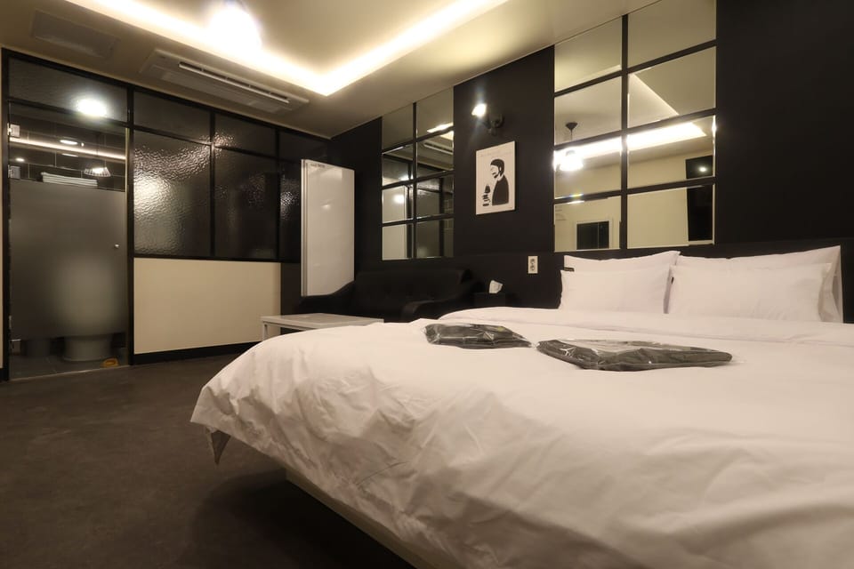 Deluxe Double Room | Laptop workspace, soundproofing, free WiFi