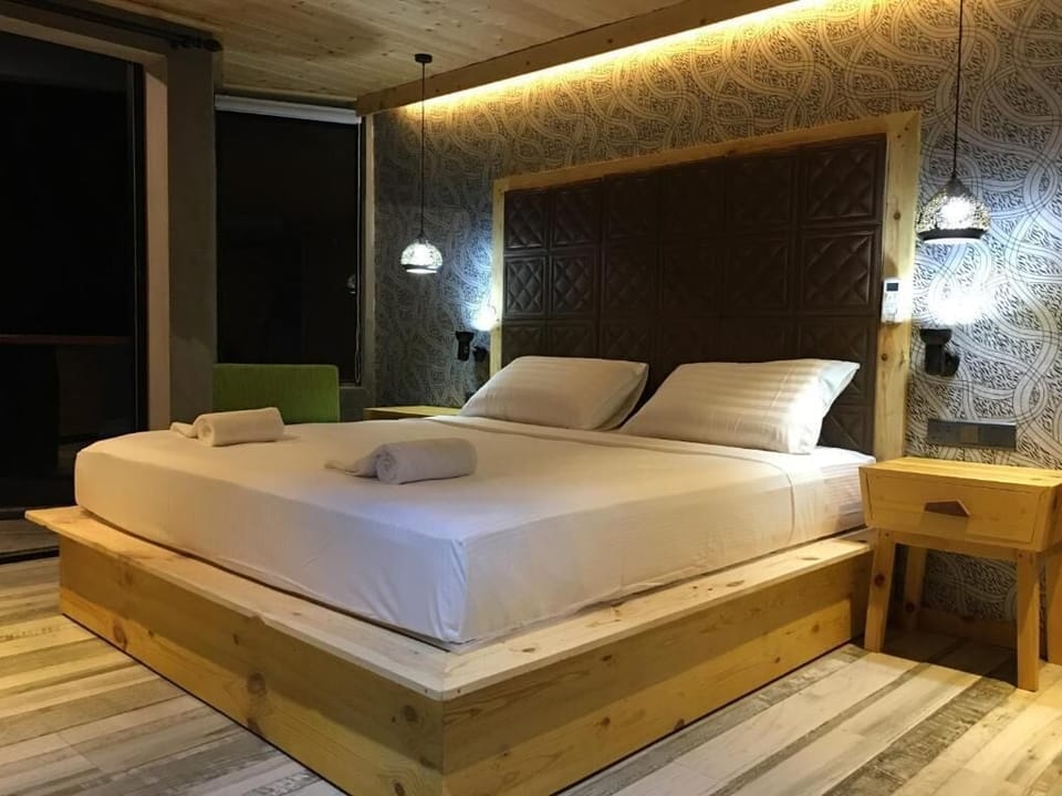 Deluxe Double Room, Balcony, Ocean View | Desk, laptop workspace, free WiFi