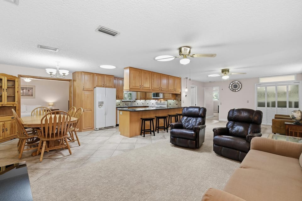 House, Multiple Beds (Big Tree) | Living area