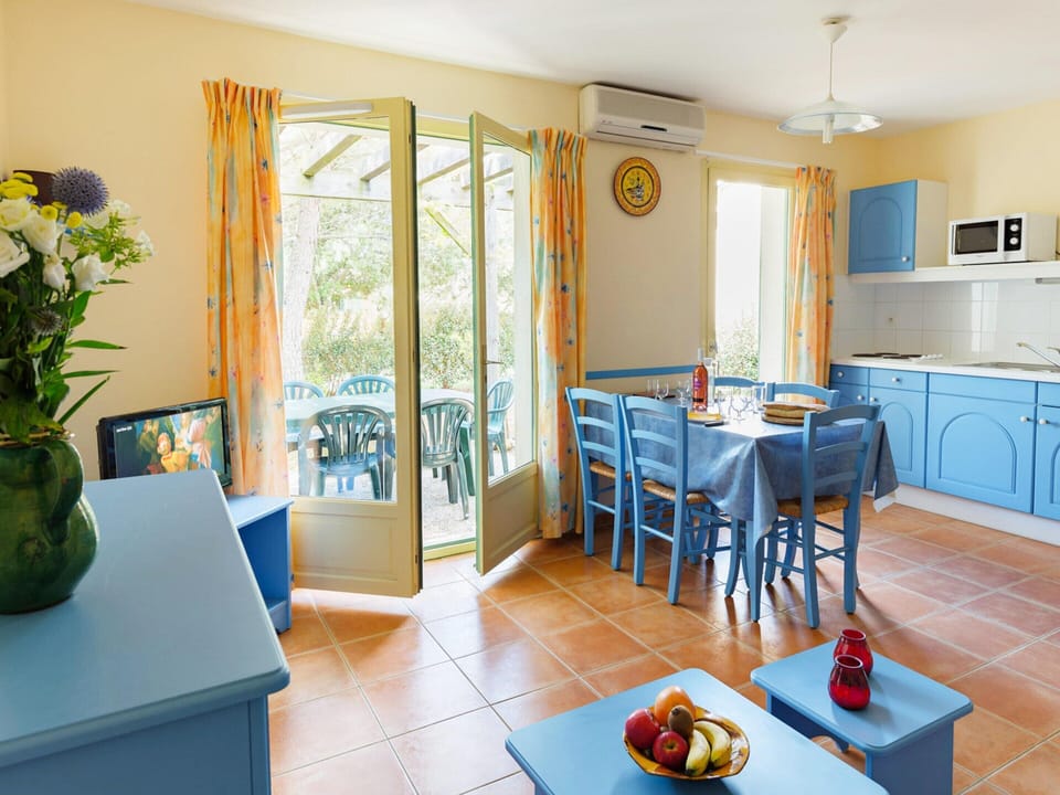 Cottage | Private kitchen | Highchair