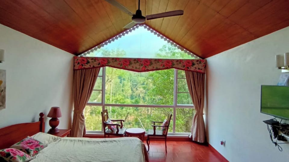 Desk, laptop workspace, rollaway beds, free WiFi