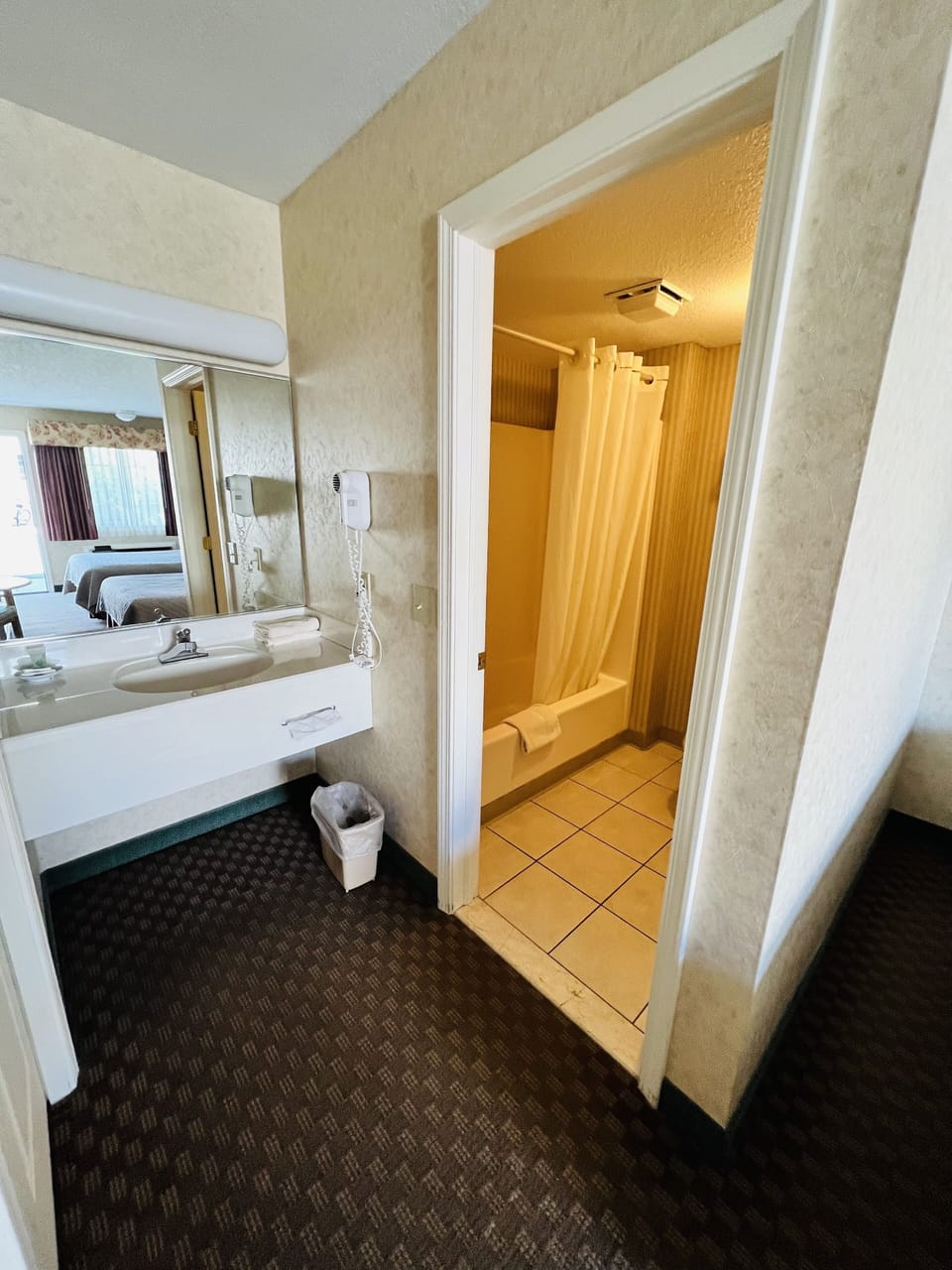 Standard Room, 2 Queen Beds, Courtyard Area | Premium bedding, desk, iron/ironing board, free WiFi