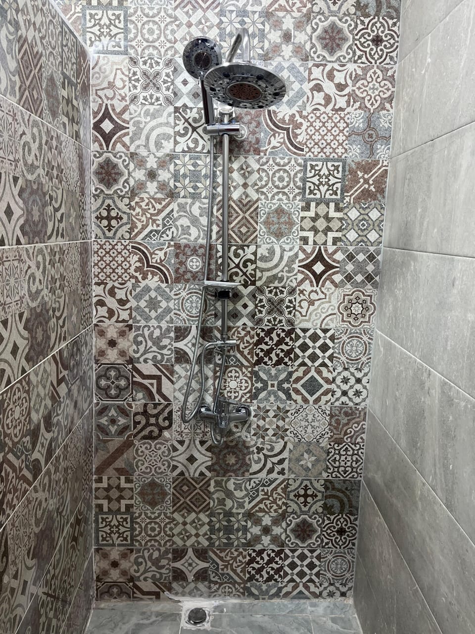 Towels, soap, shampoo, toilet paper
