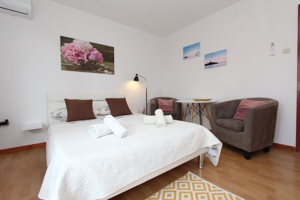 Room, Balcony | Free WiFi, bed sheets