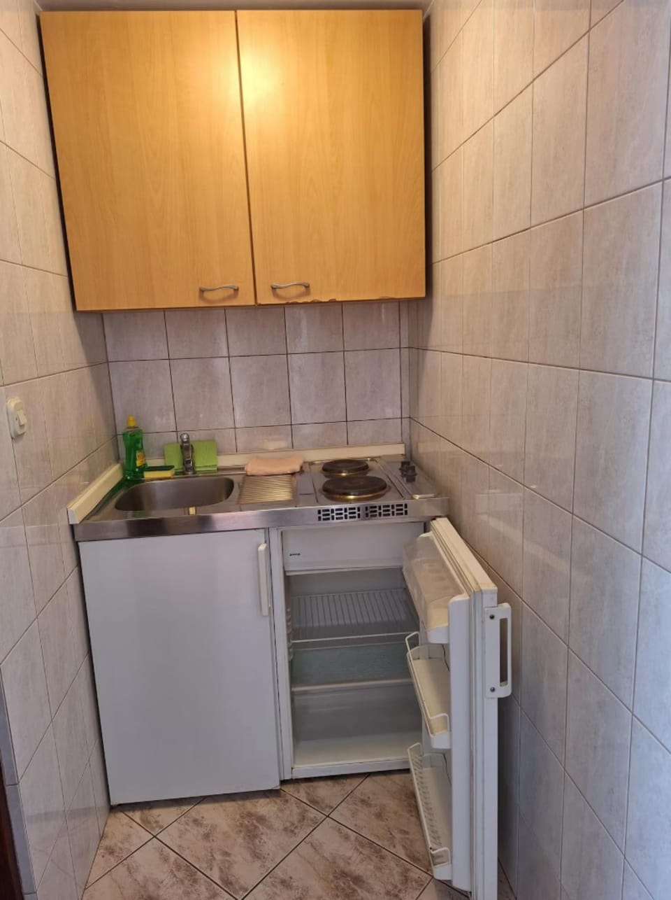 Studio | Private kitchen | Fridge, coffee/tea maker, electric kettle