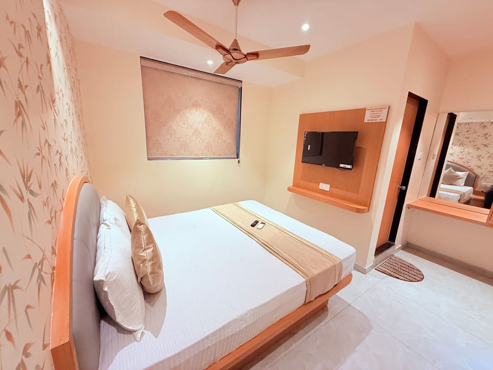 Deluxe Room | Laptop workspace, free WiFi